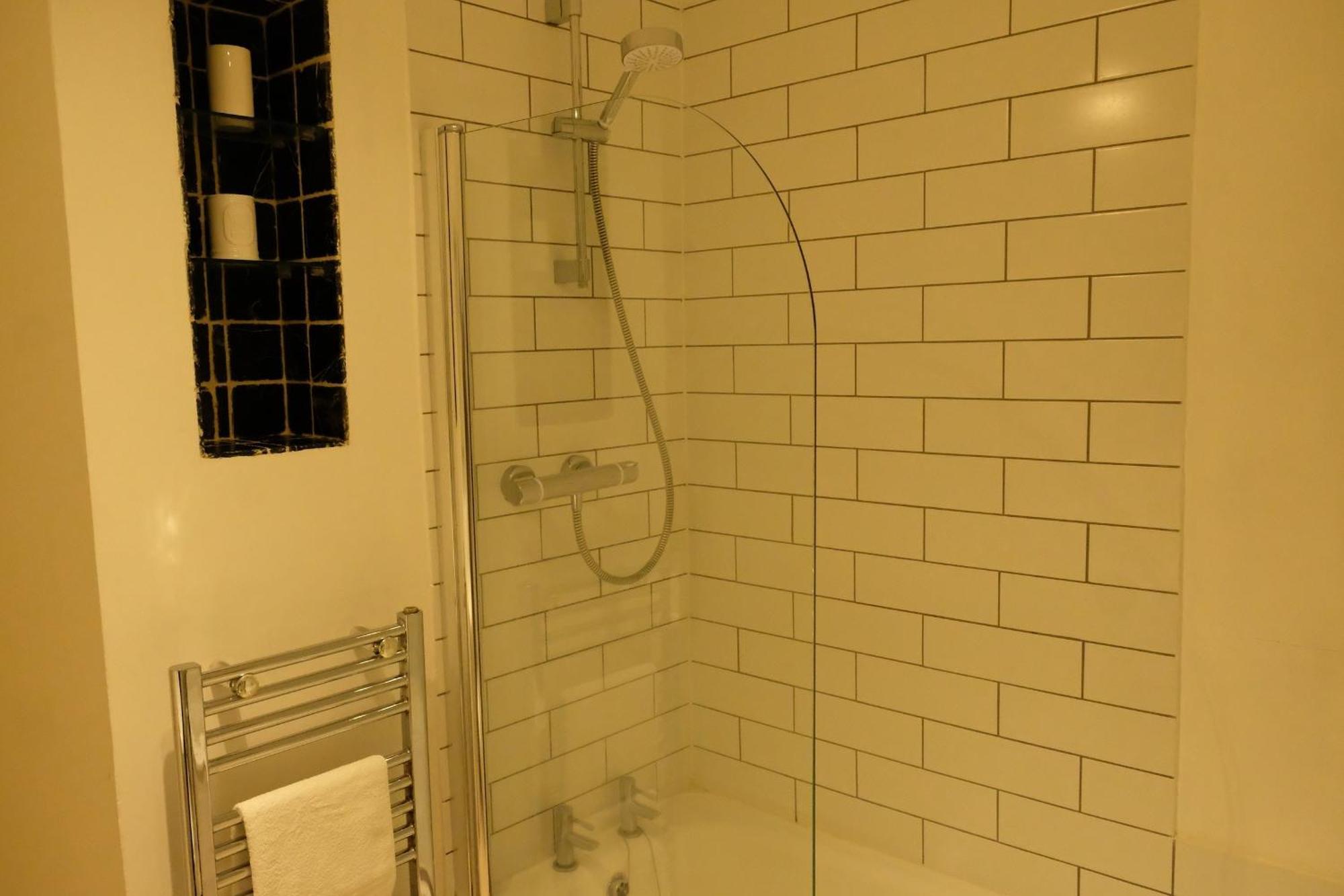 Spacious City Centre Apartment Μπαθ Εξωτερικό φωτογραφία
